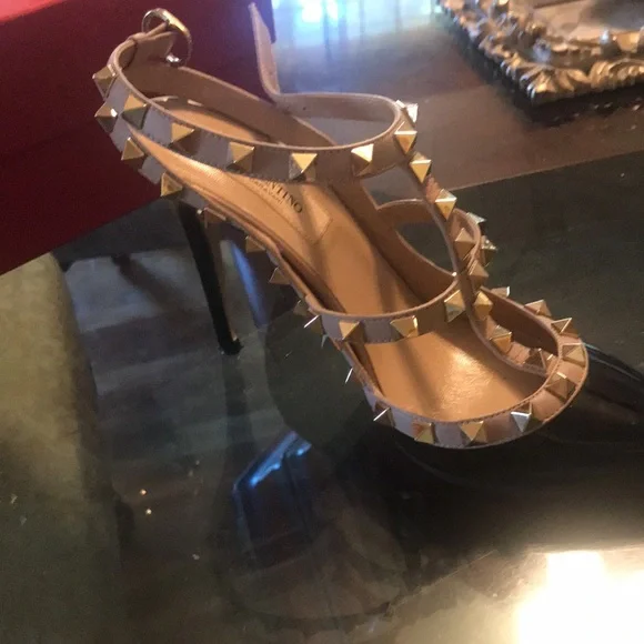 Like New Valentinos 36 - Picture 4 of 6